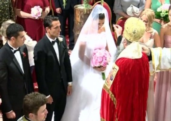 Uite-o pe Elena Băsescu în rochie de mireasă!